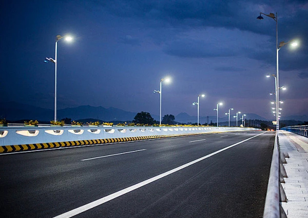 Реализация проектов солнечных интеллектуальных уличных фонарей в Узбекистане: поддержка развития умных городов